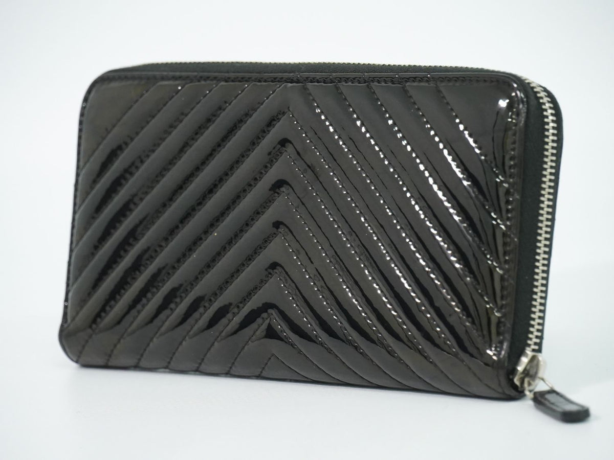 Chanel V-stitch Chevron CC Logo Round Zip Wallet Patent Leather Black — view 2