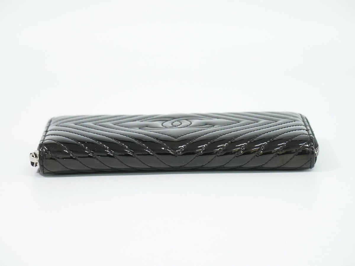 Chanel V-stitch Chevron CC Logo Round Zip Wallet Patent Leather Black — view 3
