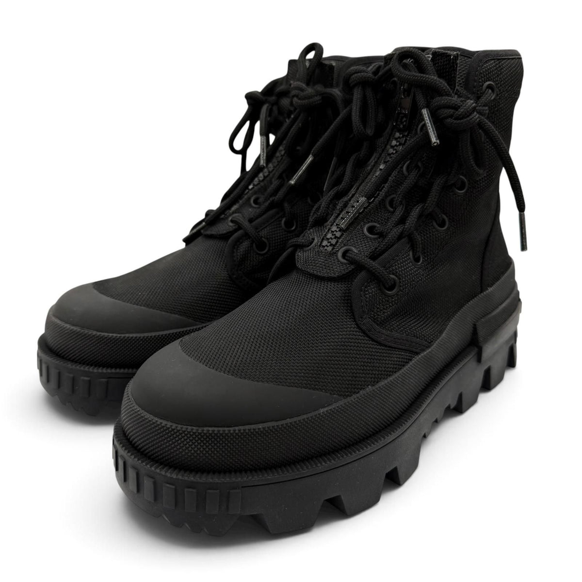 Moncler Genius 4 Hyke Desertyx Logo Design Zip UP Short Boots Black
