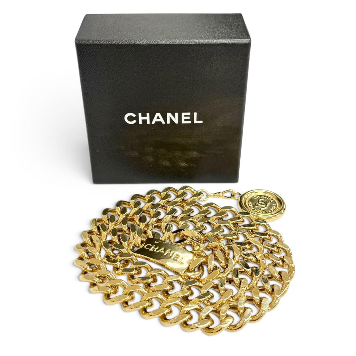 Chanel Vintage 94P CC Logo Coin Motif Plate Chain Belt Gold — view 2