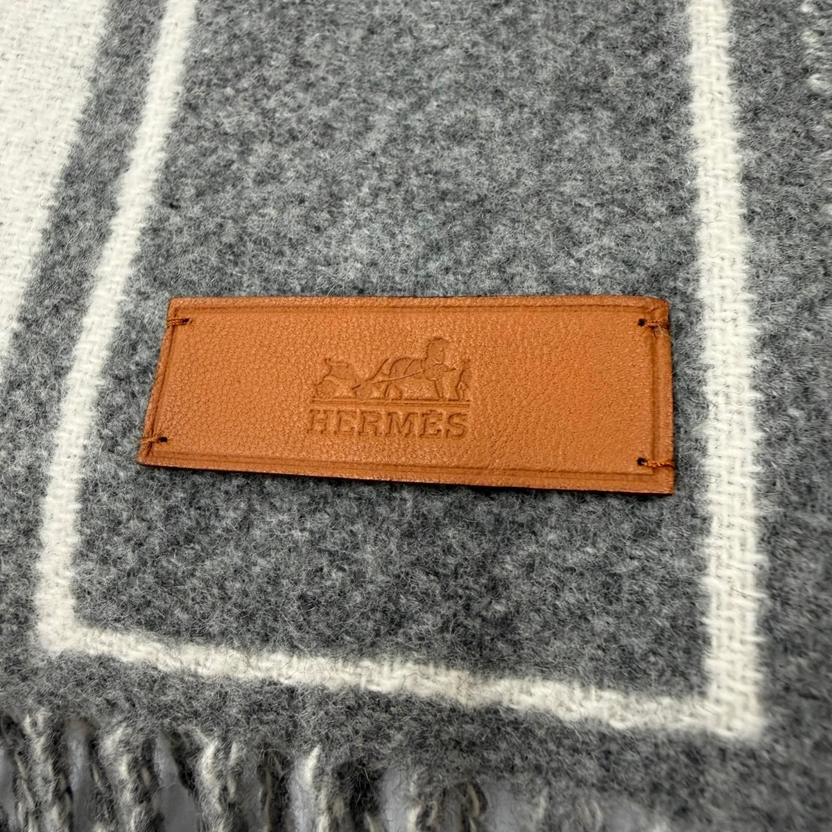 Hermes Cle de H Cashmere 100% Sheep Leather Patch with Fringe Scarf Gray — view 5