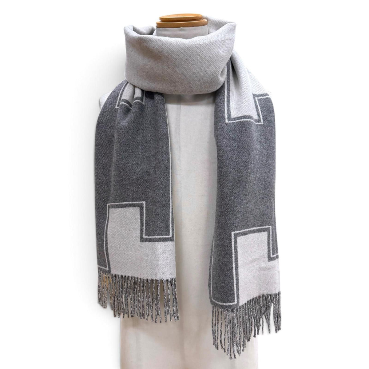 Hermes Cle de H Cashmere 100% Sheep Leather Patch with Fringe Scarf Gray — view 2