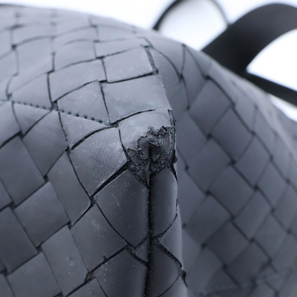 Bottega Veneta New Rubber Intrecciato Scorpito Tote Bag Black — view 5