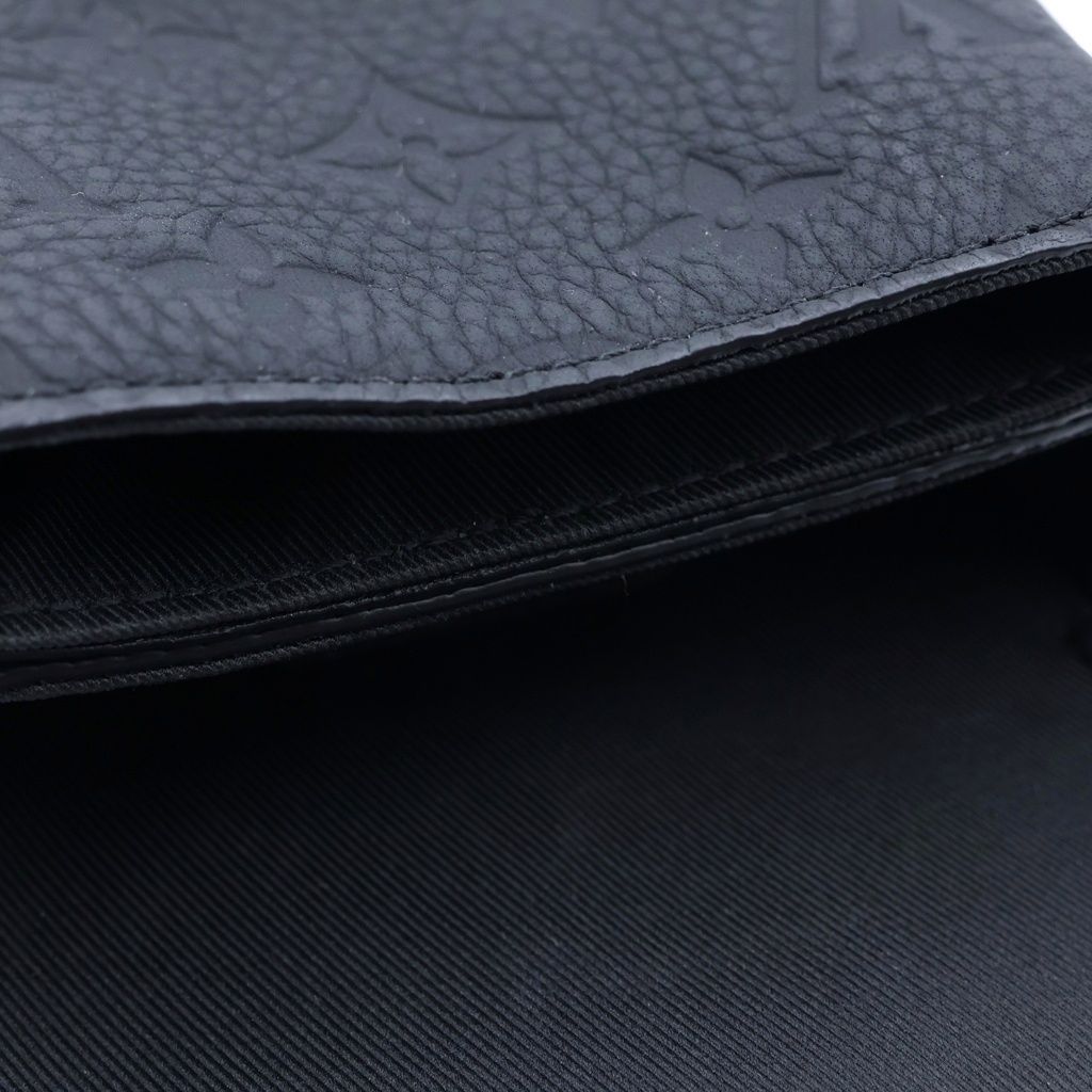 Louis Vuitton Monogram Taurillon S Lock Vertical Wearable — view 8
