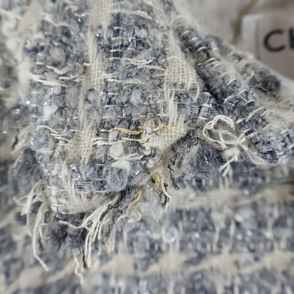 Chanel 05A CC Logo Pearl Button Fancy Glitter Tweed Sleeve Soutien Collar — view 4