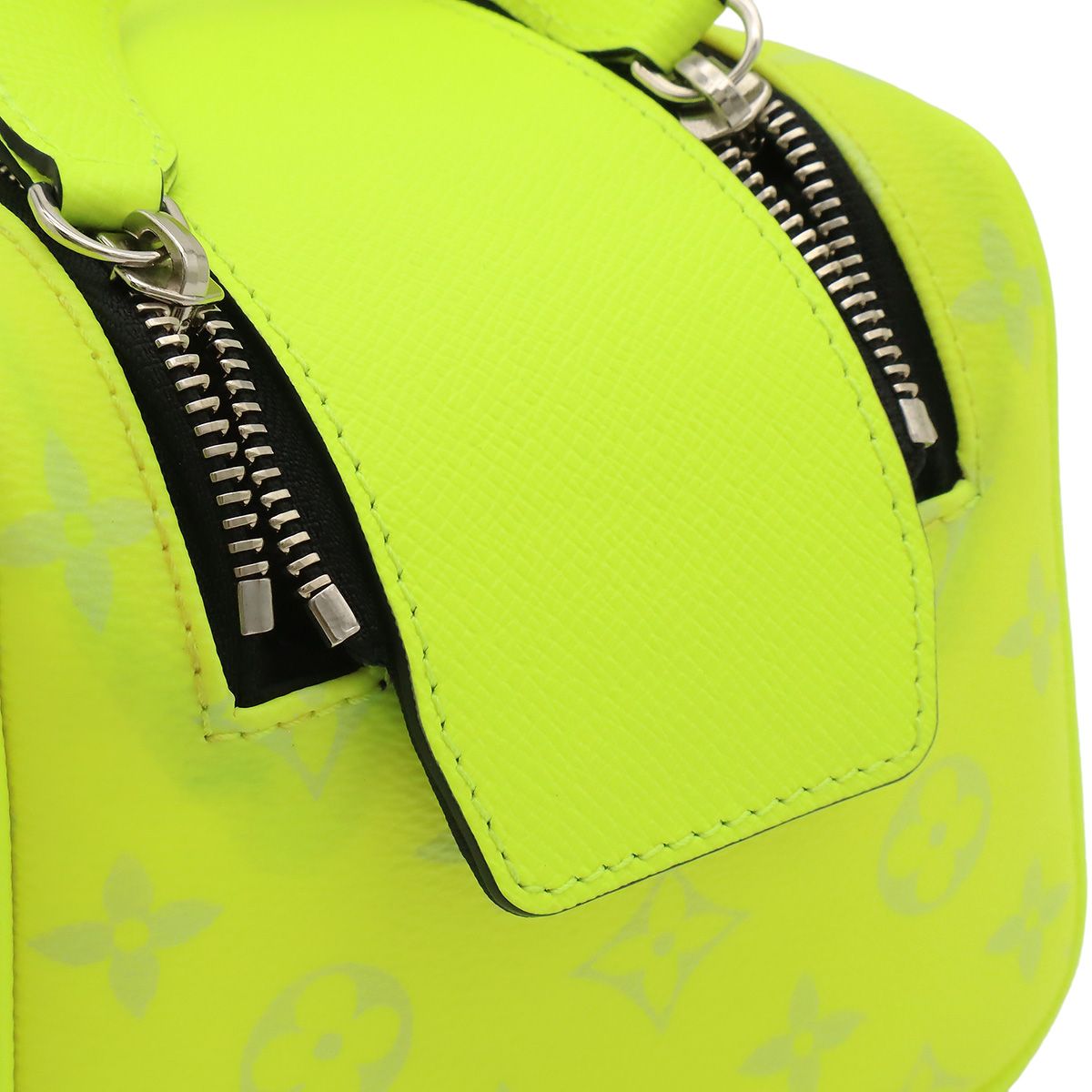 Louis Vuitton Taigarama Dopp Kit Clutch Handbag Yellow — view 6