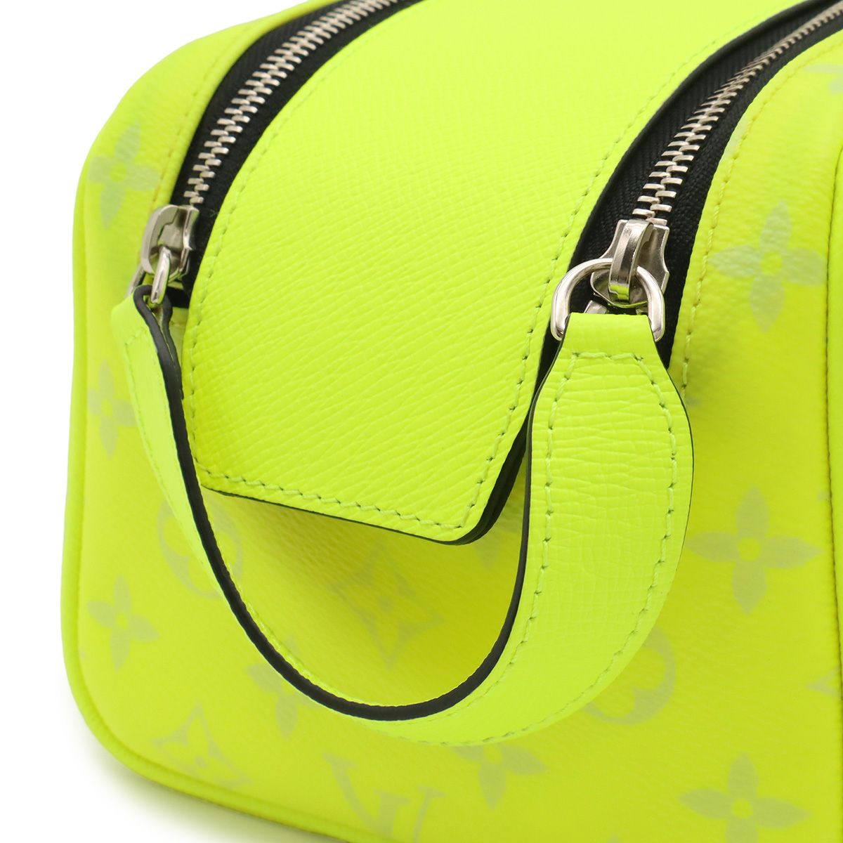 Louis Vuitton Taigarama Dopp Kit Clutch Handbag Yellow — view 4