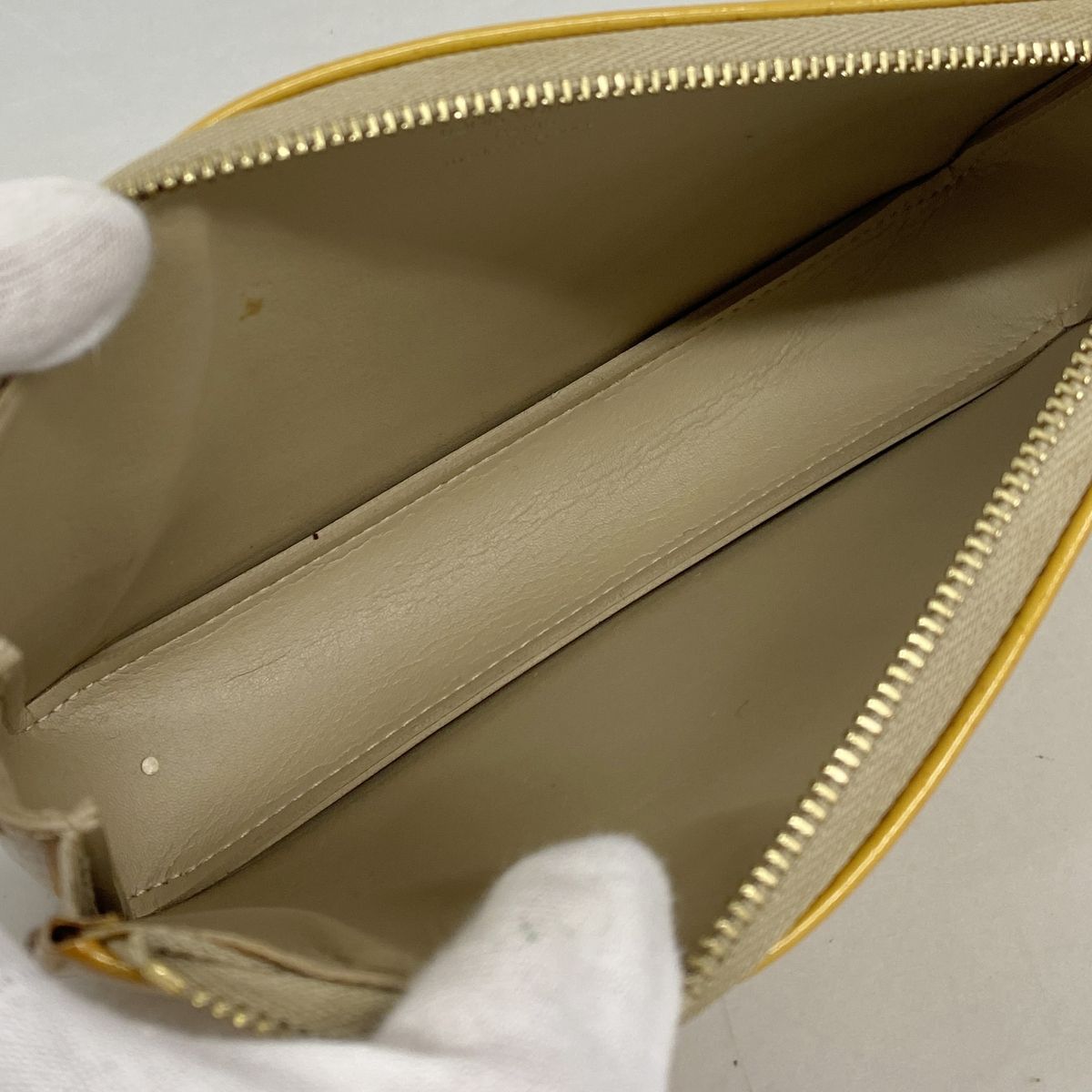 Louis Vuitton Pouch Vernis Lexington Beige — view 4