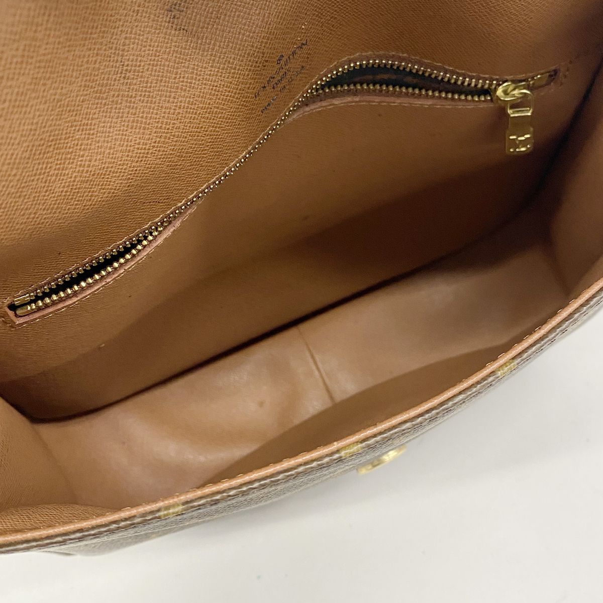 Louis Vuitton Shoulder Bag Monogram Saint-cloud GM Brown — view 4