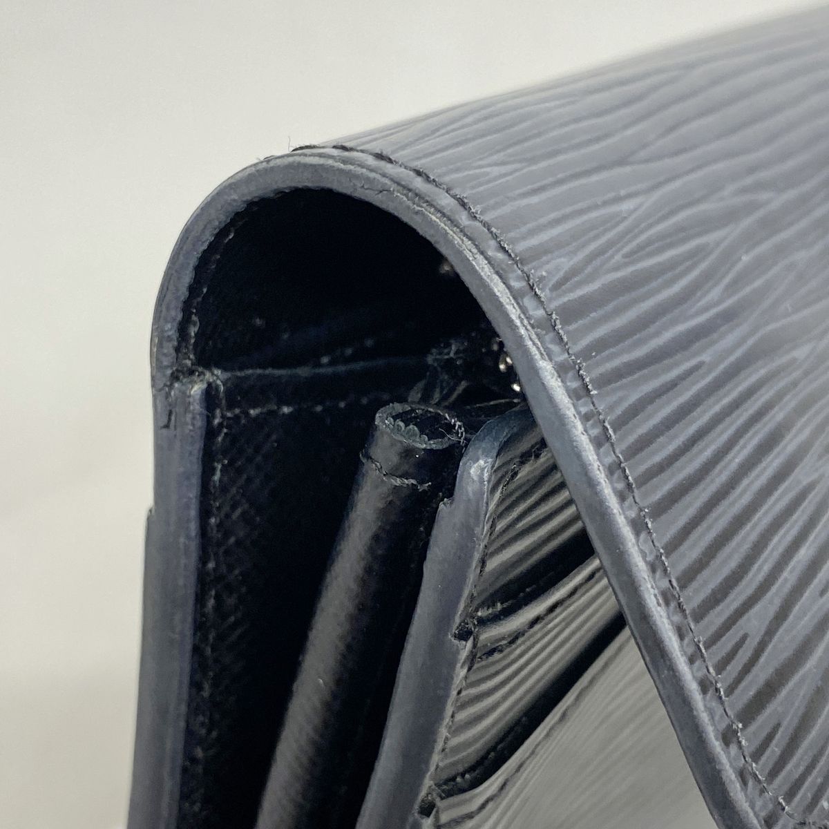 Louis Vuitton Wallet Epi Portefeuille Sarah Noir — view 6