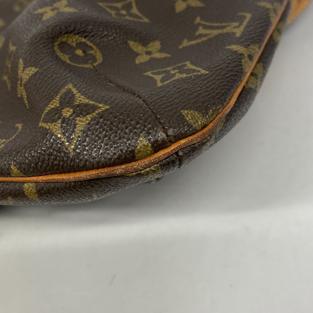 Louis Vuitton Shoulder Bag Monogram Musette Brown — view 6