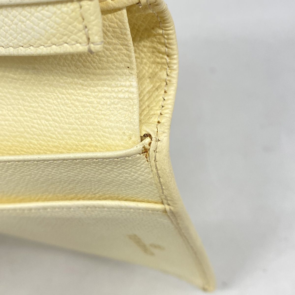Chanel Wallet Coco Buttons Leather Ivory Gold — view 7