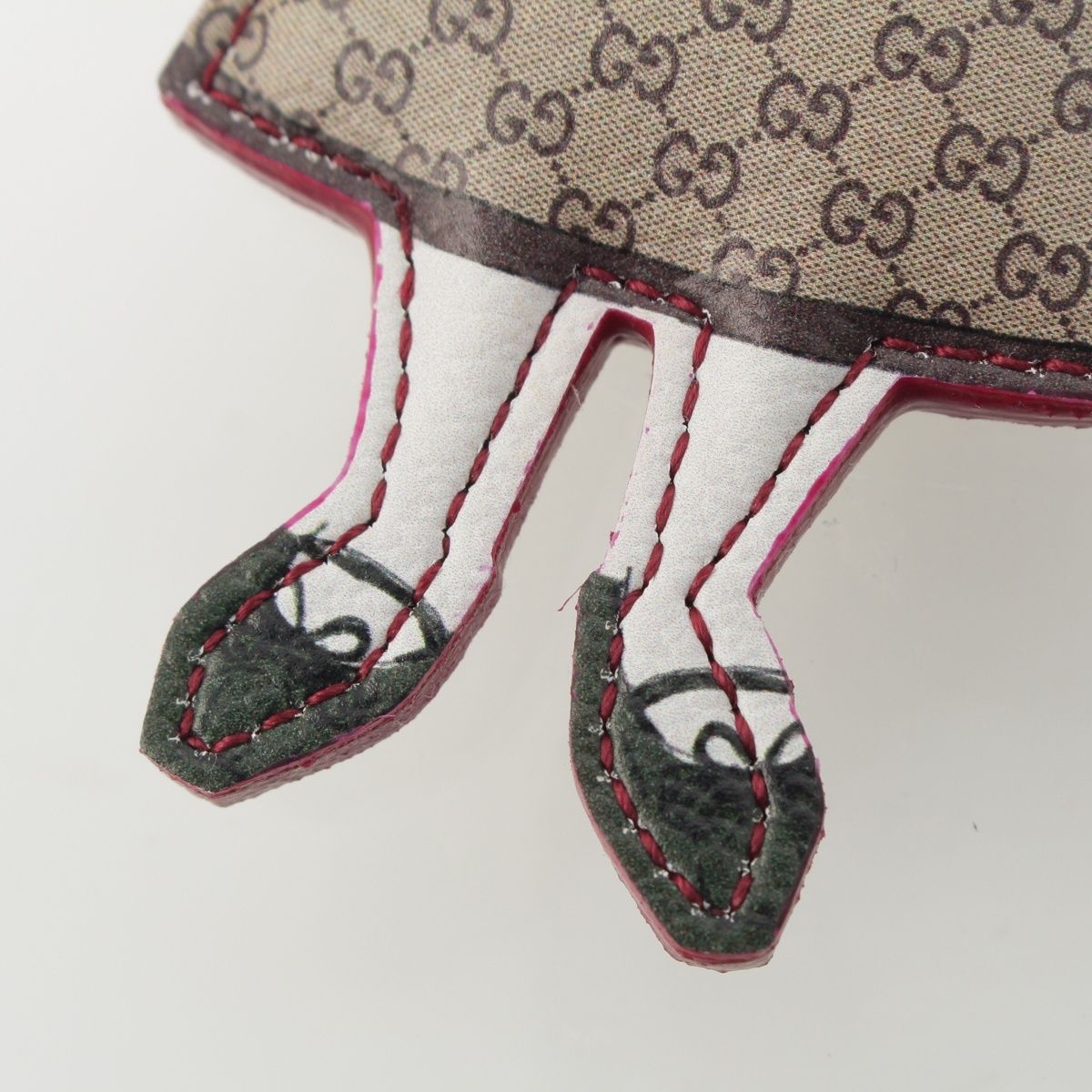 Gucci Yuko Higuchi BO Leather Cat Charm Key Ring Beige Key Holder — view 5