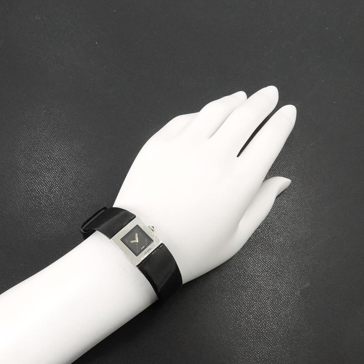 Chanel Quilted Vintage Watch Black Quartz — view 3