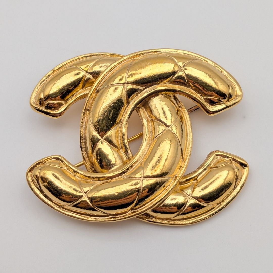 Chanel Brooch Quilted CC Logo Gold First Era Vintage — view 2