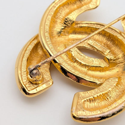 Chanel Brooch Quilted CC Logo Gold First Era Vintage — view 7