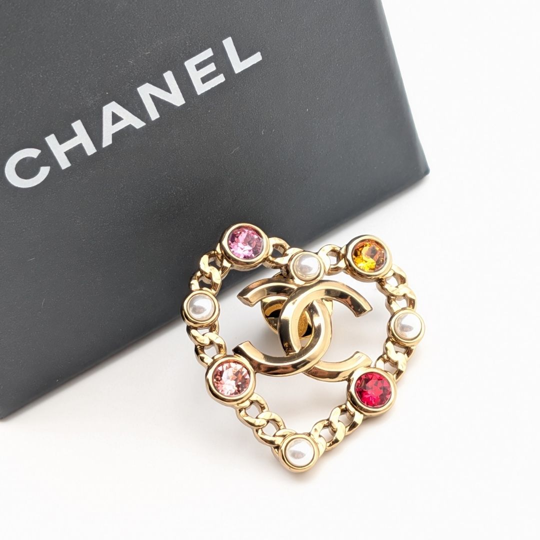 Chanel Brooch Heart CC Logo Gold Color Stone Faux Pearl Bijou Pin Badge
