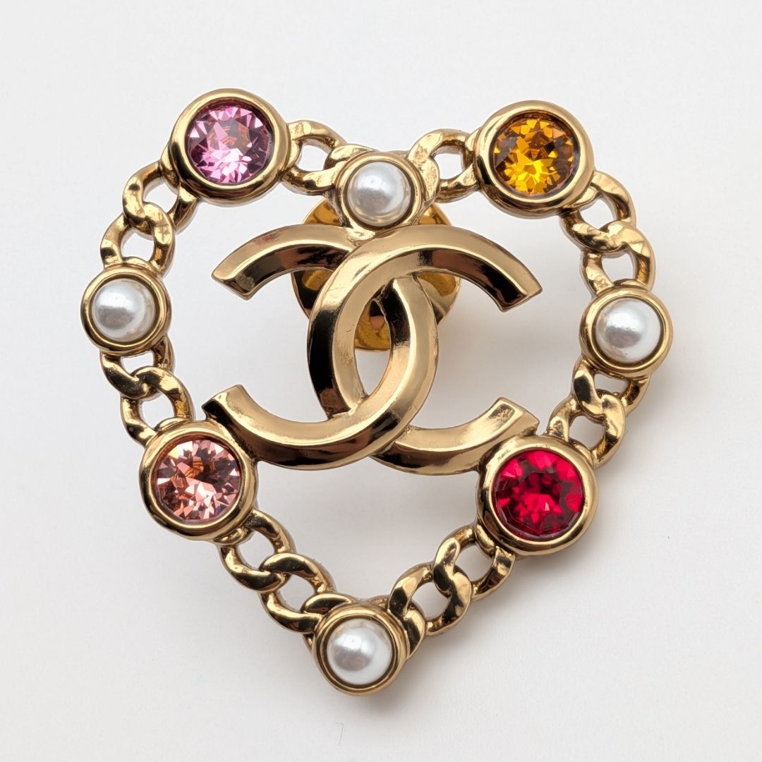 Chanel Brooch Heart CC Logo Gold Color Stone Faux Pearl Bijou Pin Badge — view 2