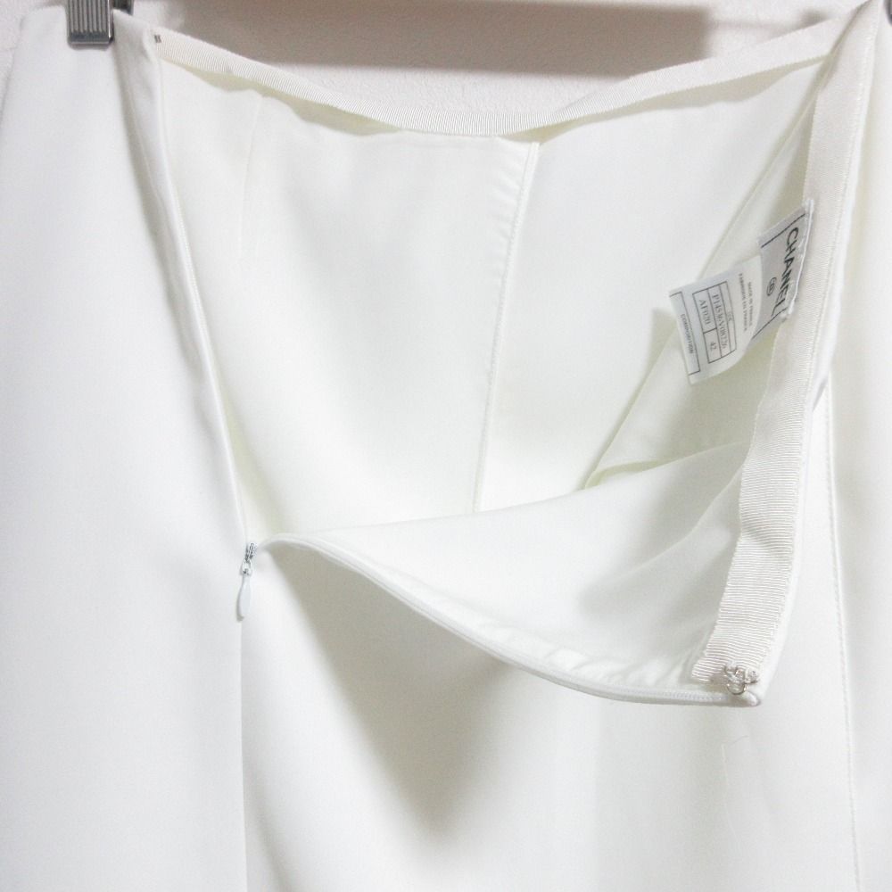 Chanel 00C Slit Skirt with Logo Plate White Spring Summer Fall Winter 42 — view 3