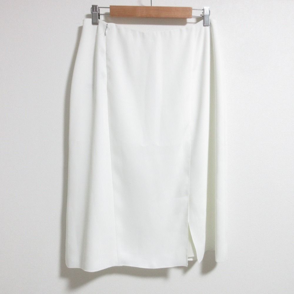 Chanel 00C Slit Skirt with Logo Plate White Spring Summer Fall Winter 42 — view 2