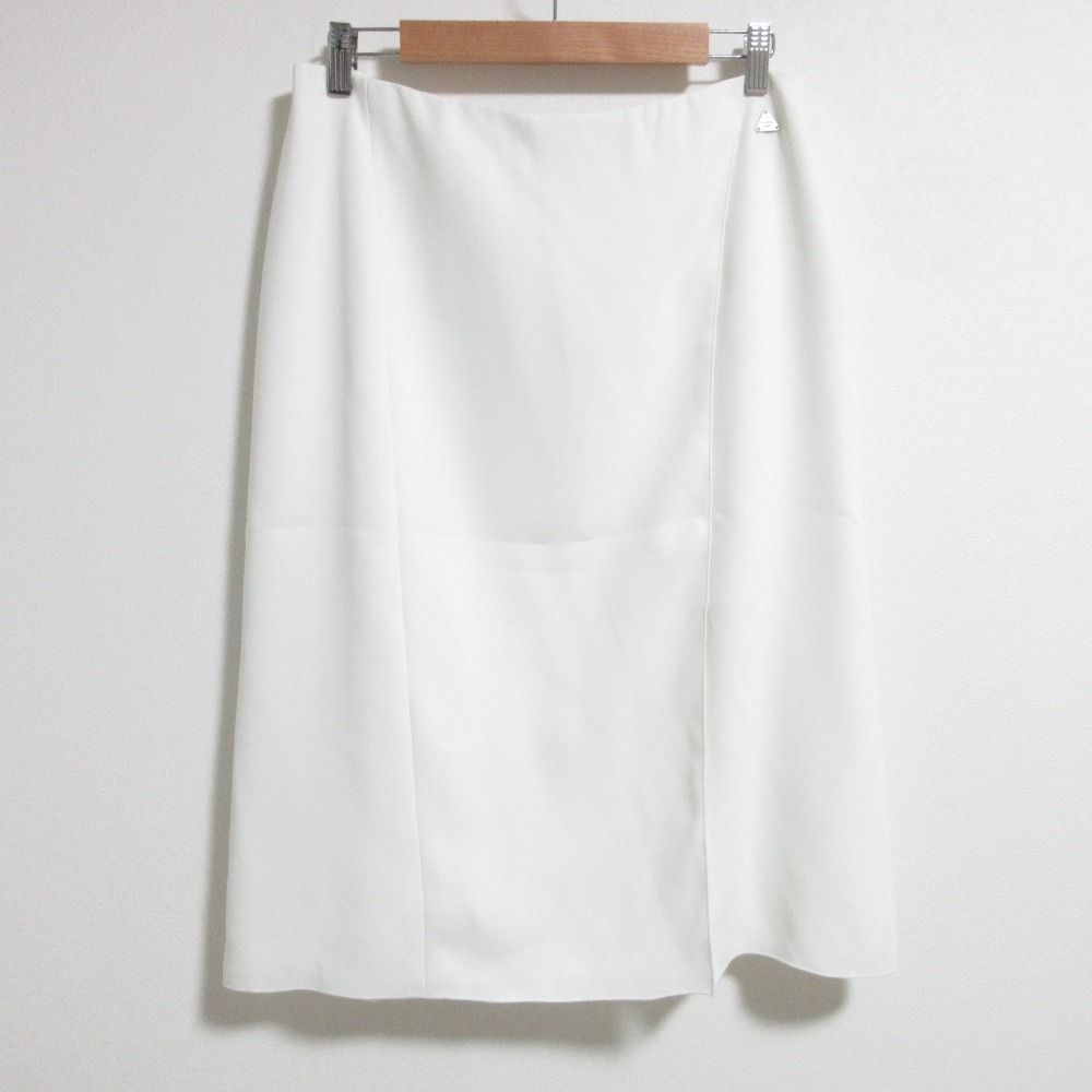 Chanel 00C Slit Skirt with Logo Plate White Spring Summer Fall Winter 42