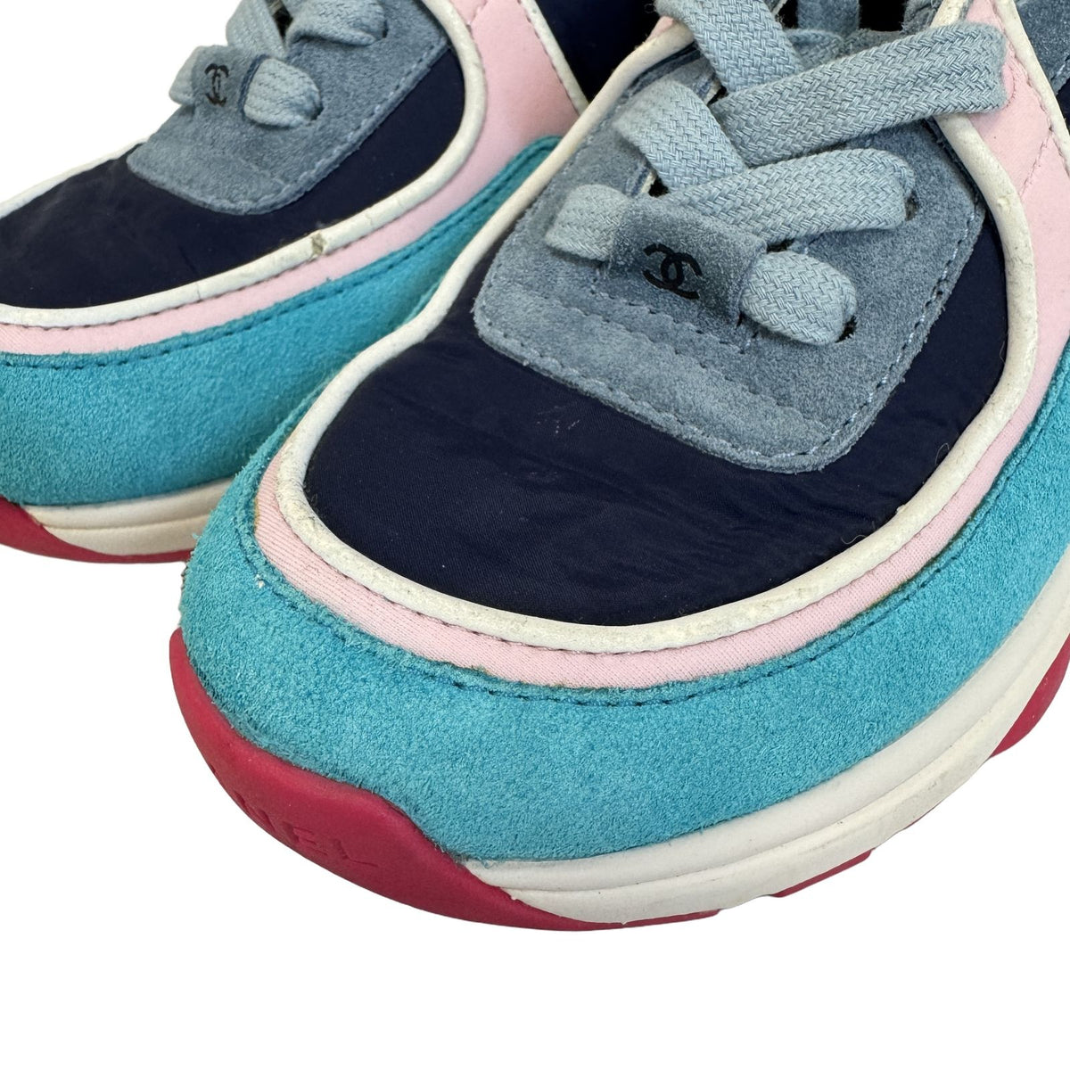 Chanel CC Logo Low-Top Sneakers Suede Shoes Vintage Vuitton — view 3
