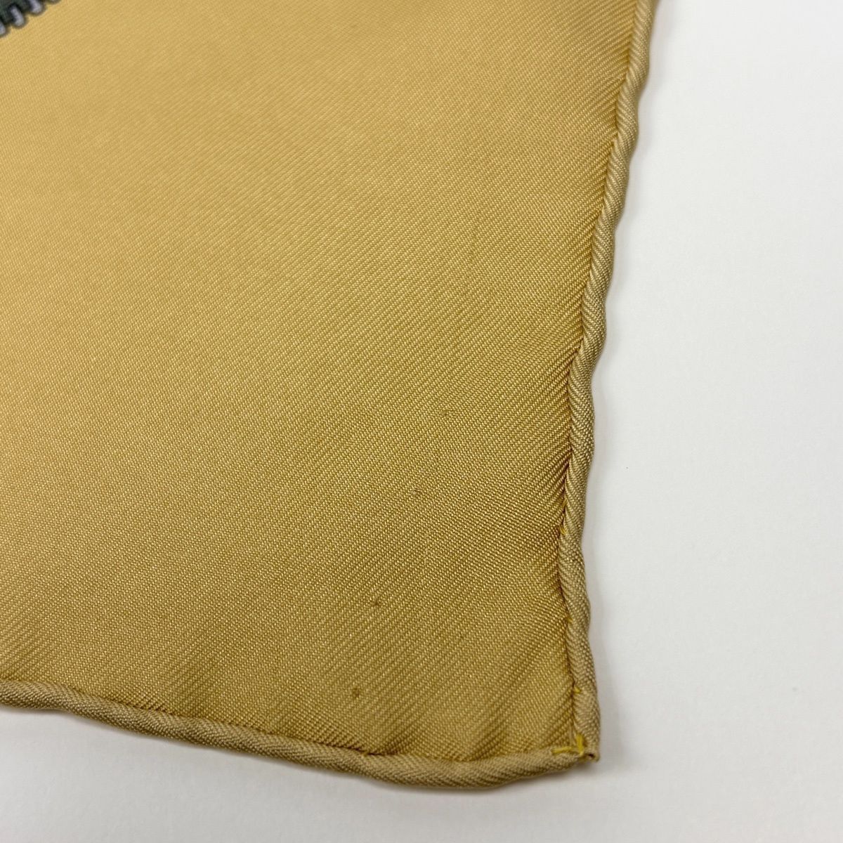 Hermes Carre 90 L Elegance Et le Confort en Automobile Scarf Silk Yellow — view 4