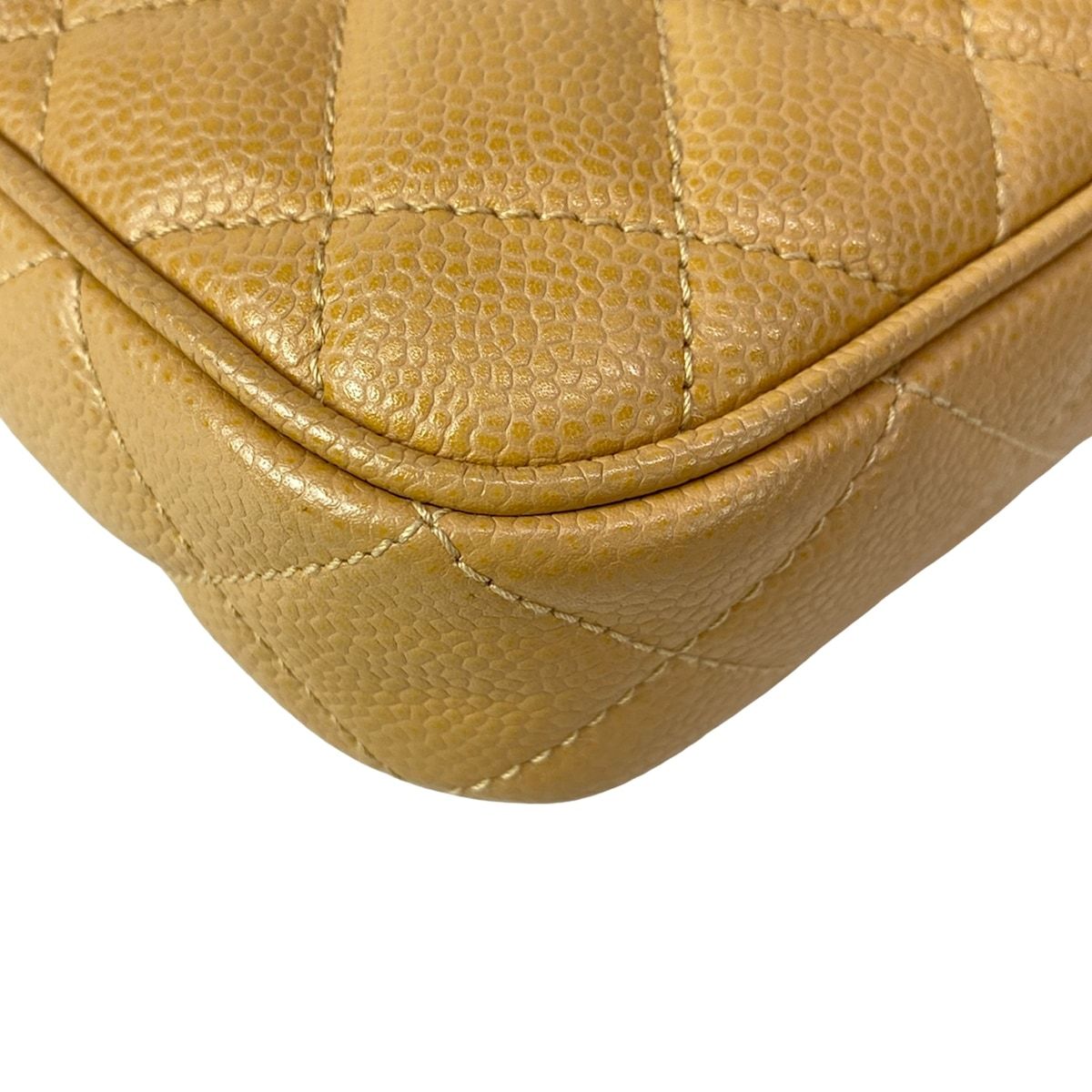 Chanel Shoulder Bag Quilted Light Brown Chain Gold — view 7