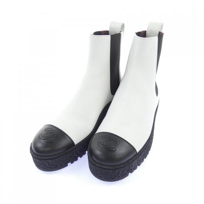 Chanel Ankle Boots Turnlock — view 3