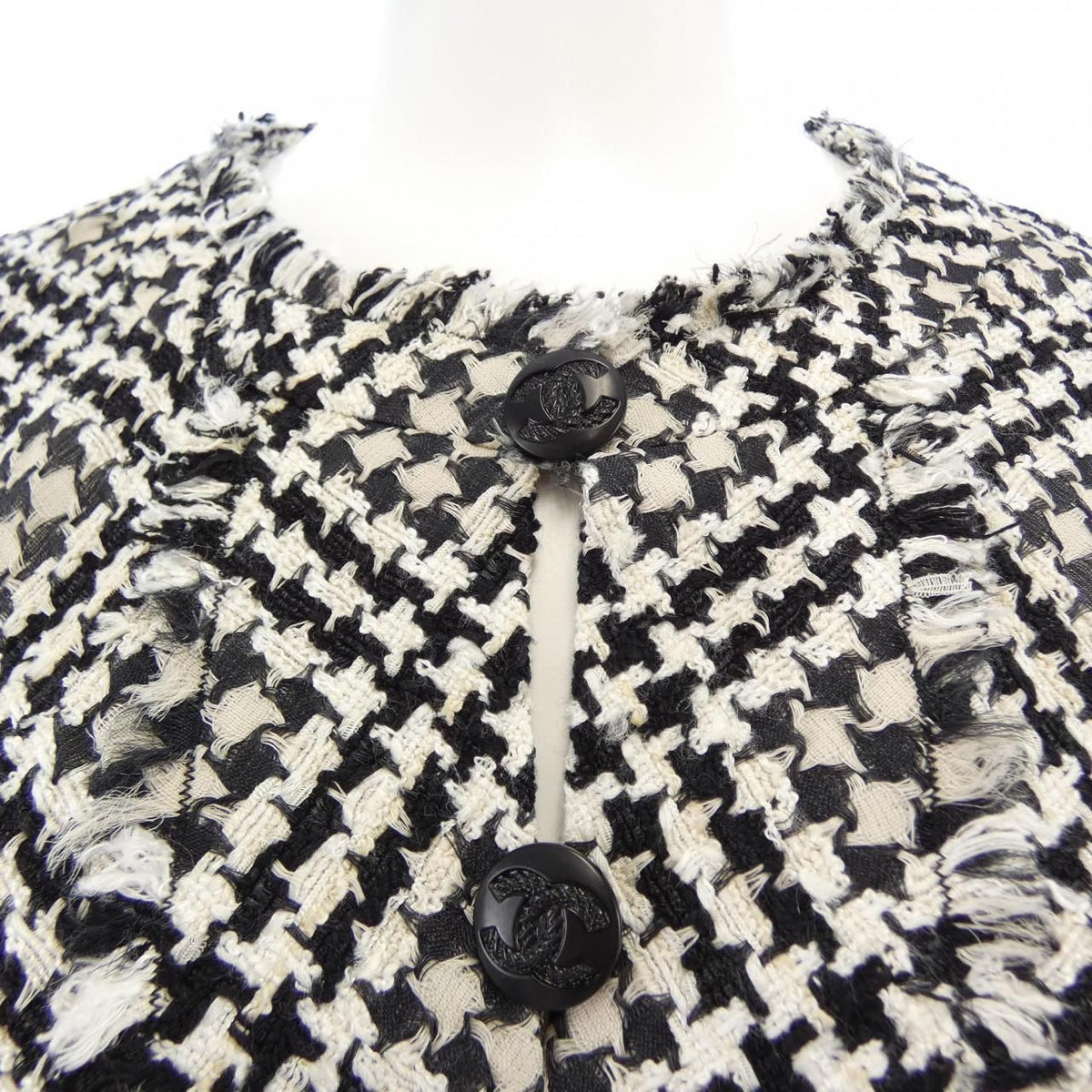 Chanel 11P Collarless Jacket — view 5