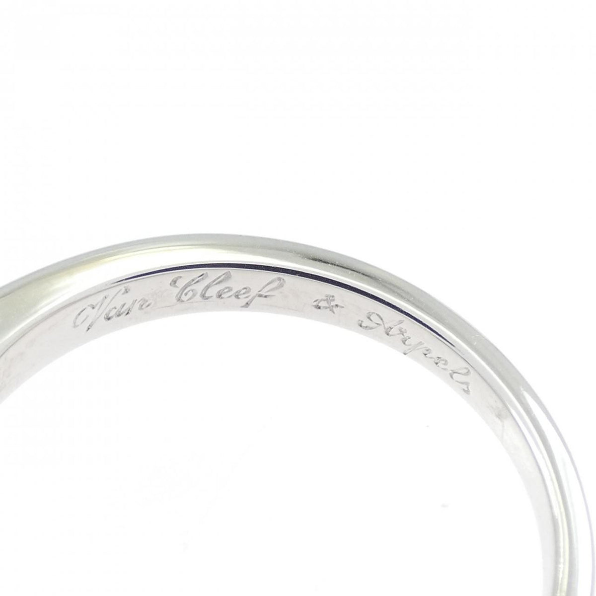 Van Cleef & Arpels Bonheur Ring — view 4