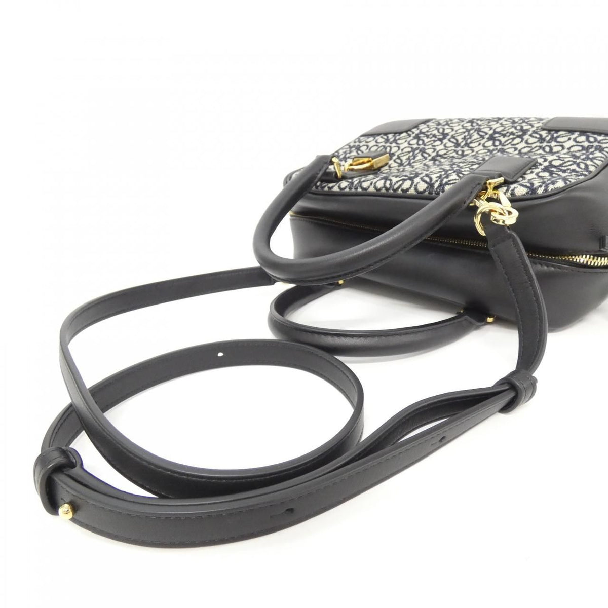 Loewe Amazona 19 Bag — view 7