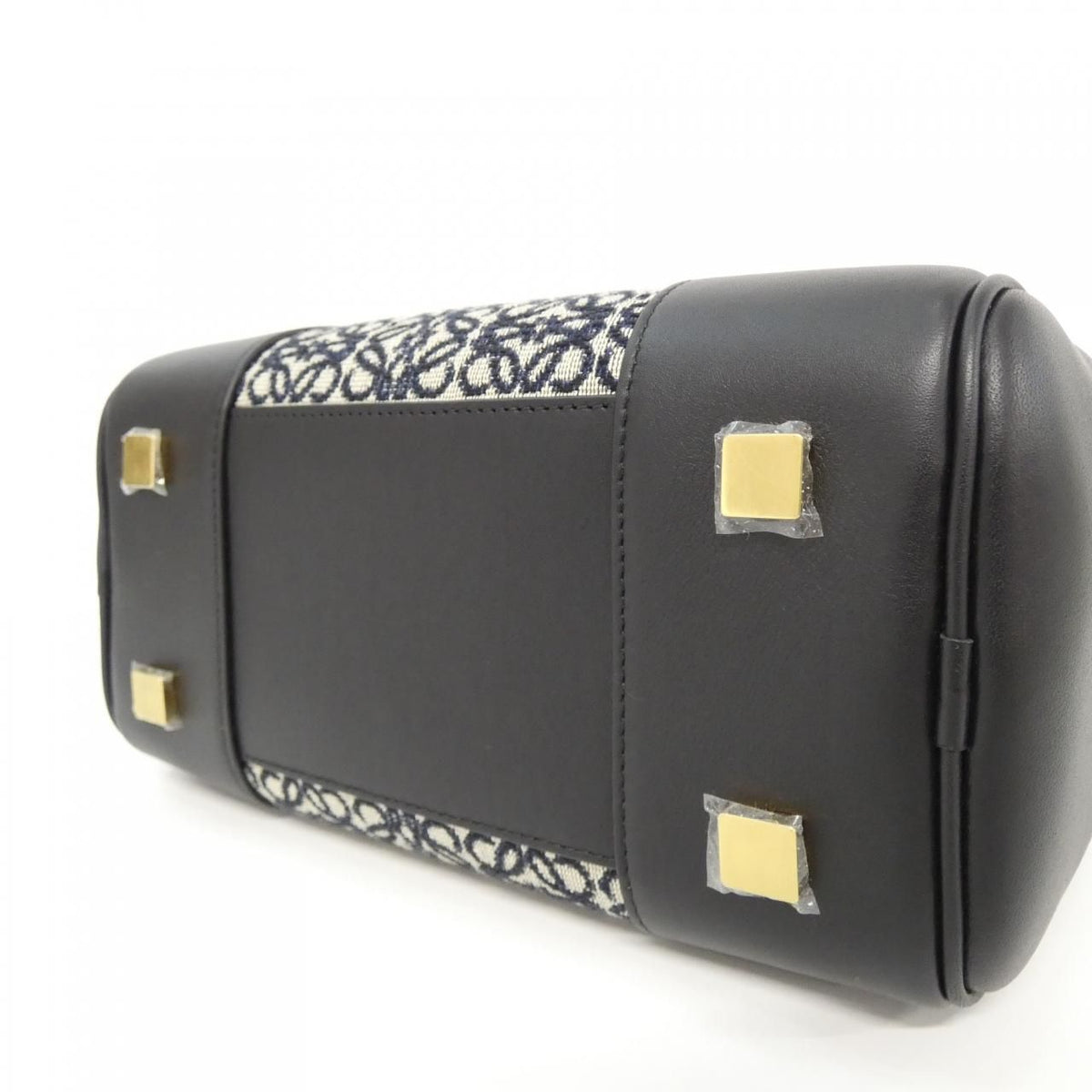 Loewe Amazona 19 Bag — view 3