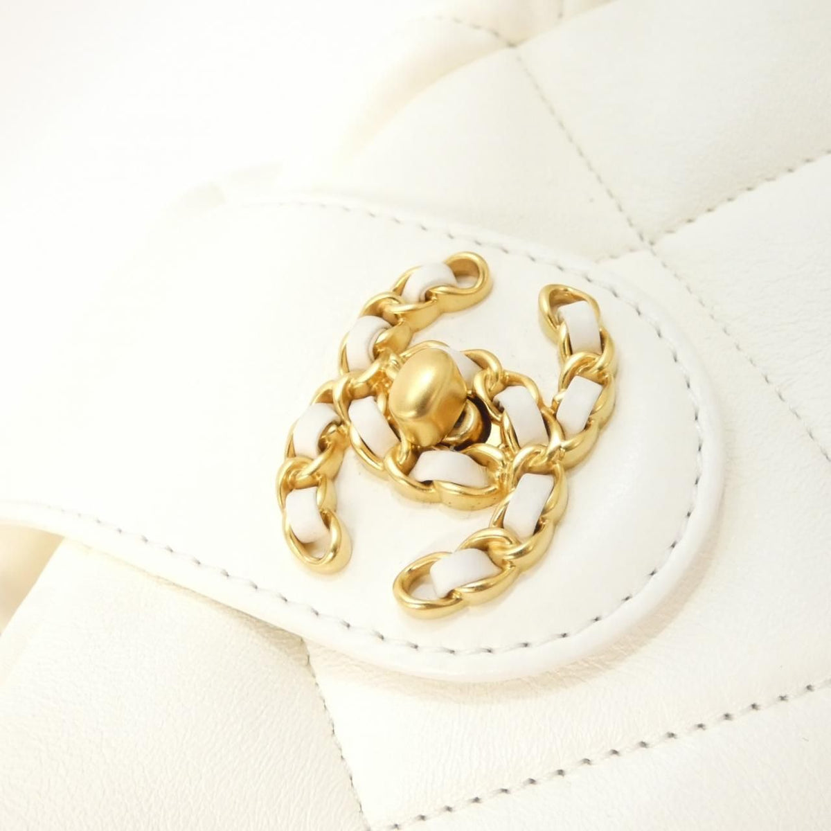 Chanel Shoulder Bag White — view 5