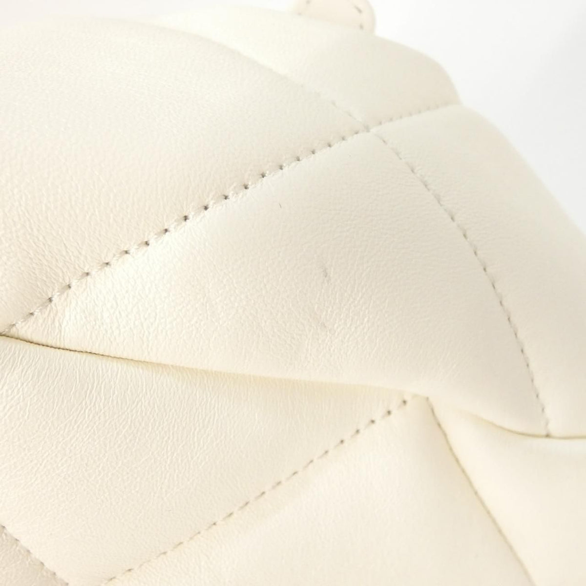 Chanel Shoulder Bag White — view 4