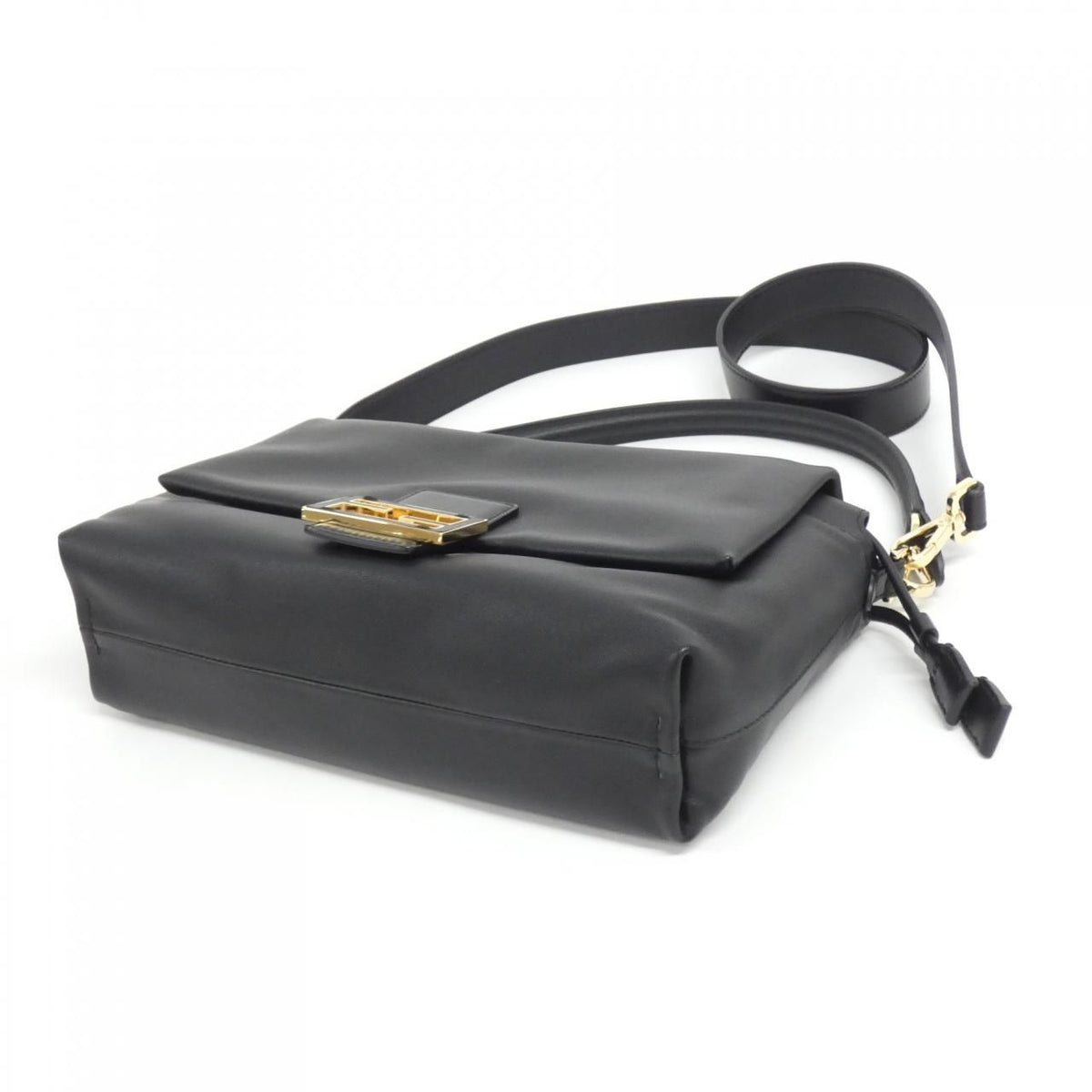 Fendi Mamma Baguette Medium Shoulder Bag — view 3