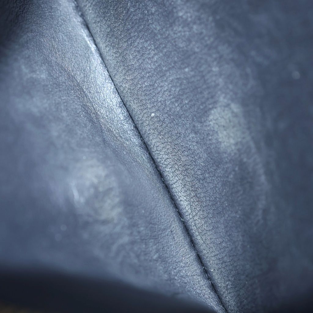 Louis Vuitton Portefeuille Capucines Compact Noir Leather Wallet — view 5