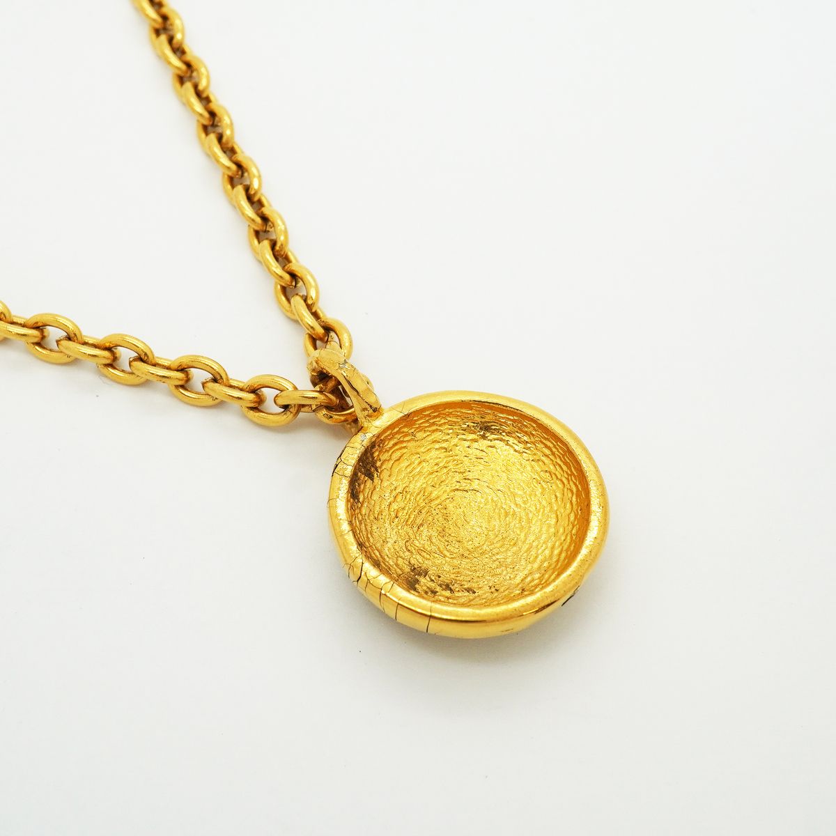 Chanel Necklace Vintage CC Logo Round Circle Gold Plated — view 2