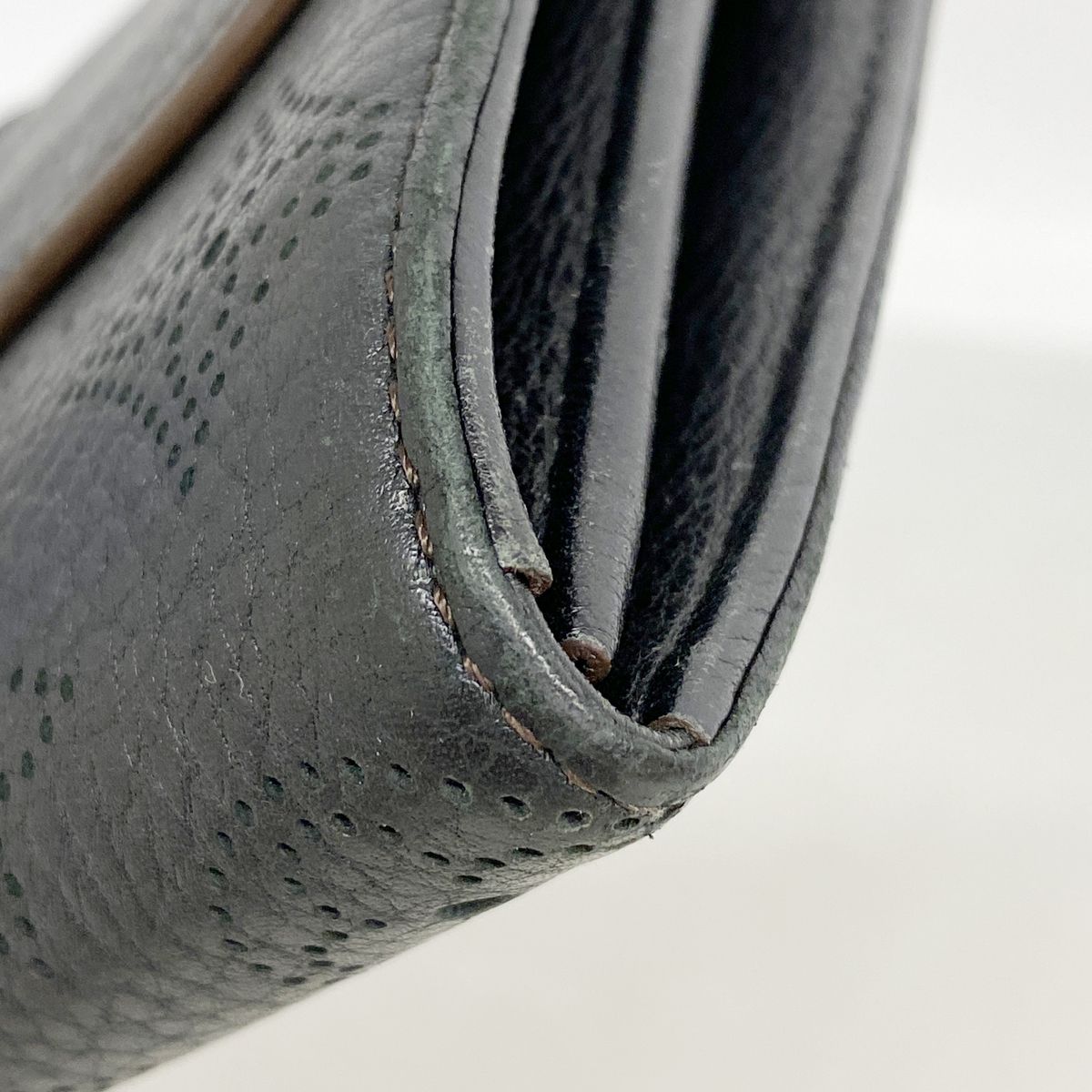 Louis Vuitton Wallet Mahina Portefeuille Iris Noir — view 6