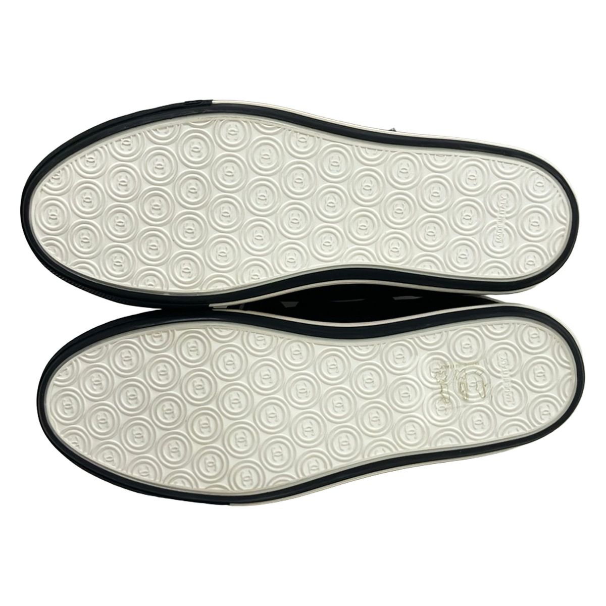 Chanel Sneakers Black White CC Logo Leather — view 4
