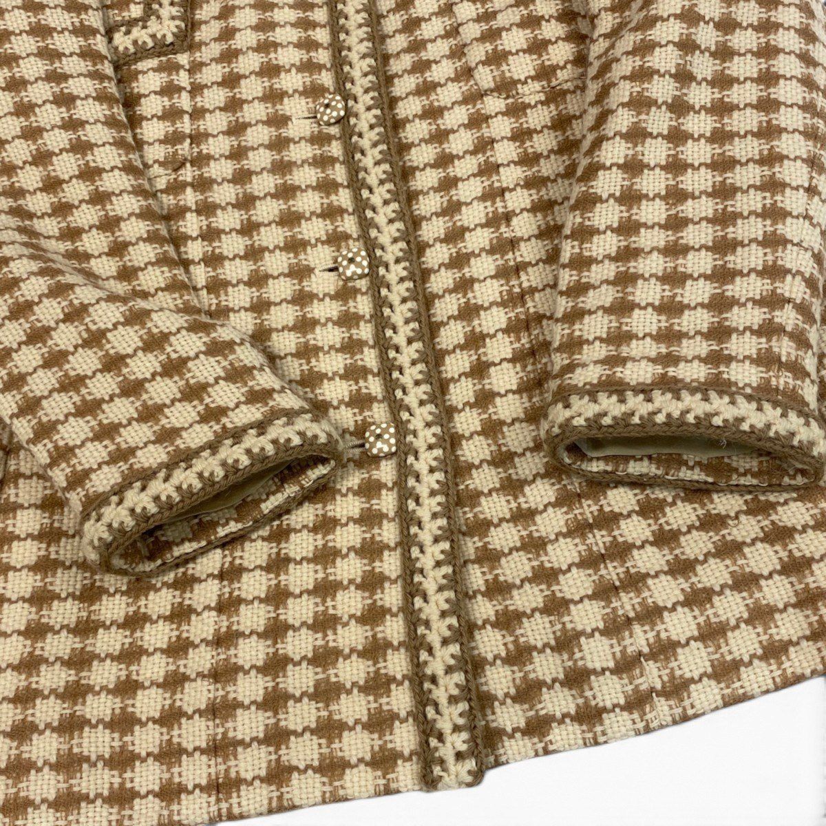 Chanel 00A Houndstooth Dot Pattern Button Tweed Coat Vintage Polka Dot Beige — view 6