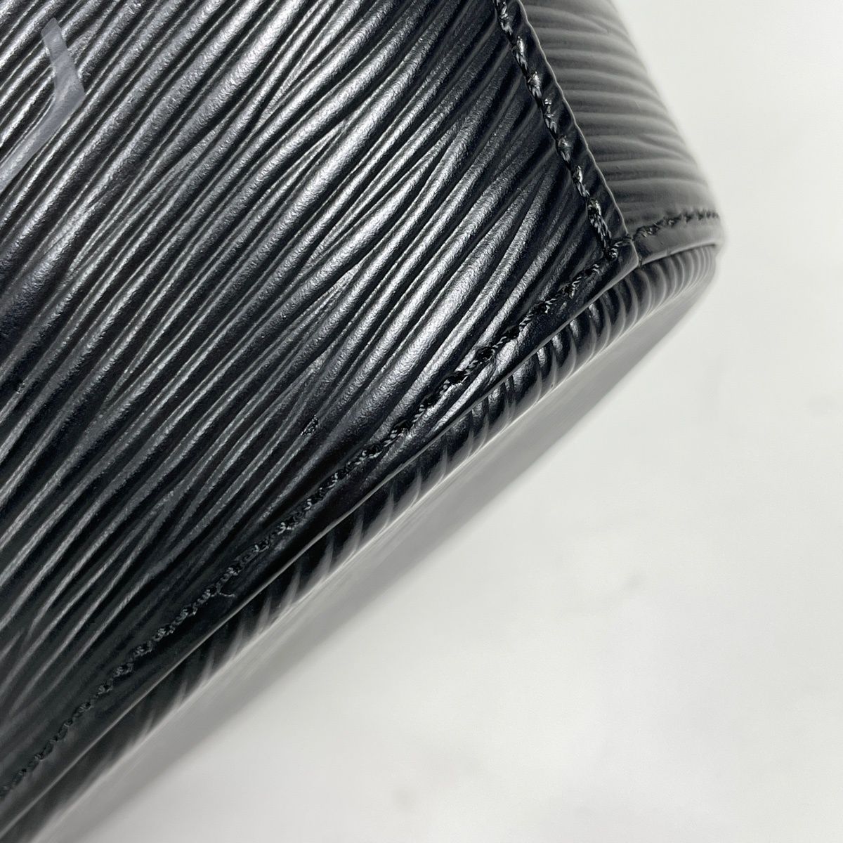 Louis Vuitton Nocturne Handbag Epi Noir — view 3