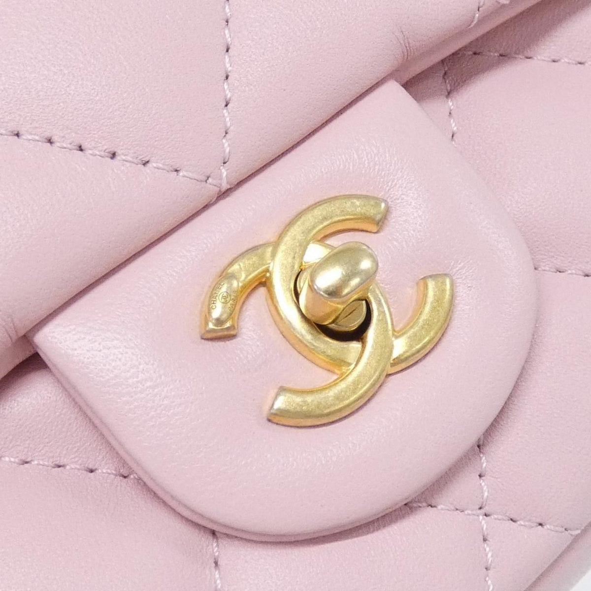Chanel Shoulder Bag Pink — view 4