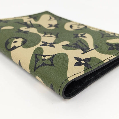 Louis Vuitton Couverture Passport Case Monogram Moflage — view 6
