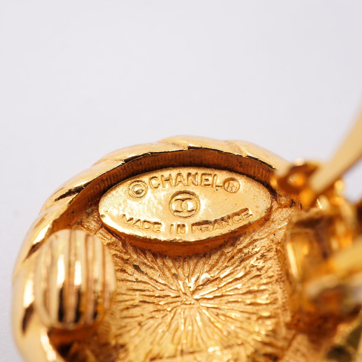Chanel Earrings Vintage CC Logo Round Circle Gold Plated — view 4