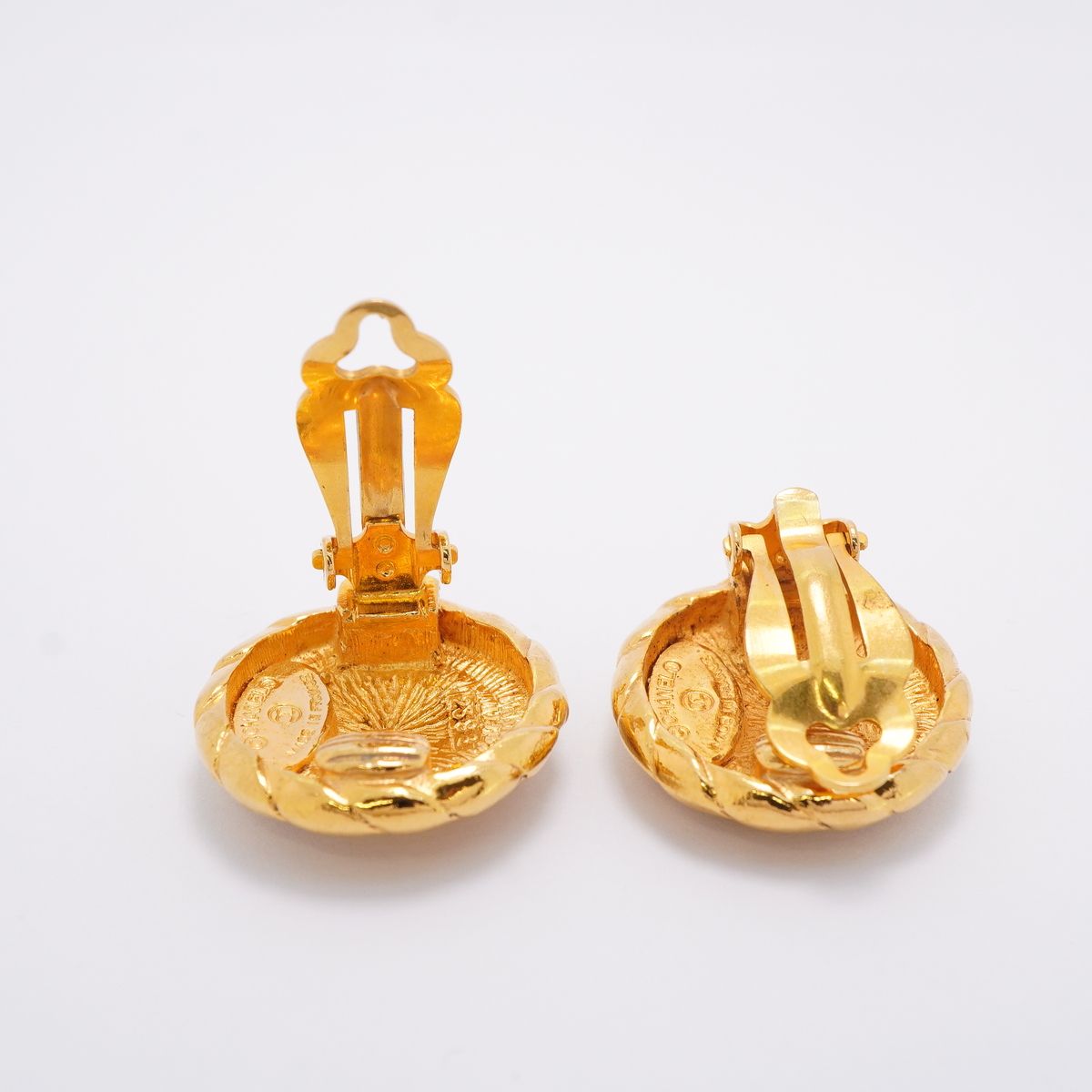 Chanel Earrings Vintage CC Logo Round Circle Gold Plated — view 3