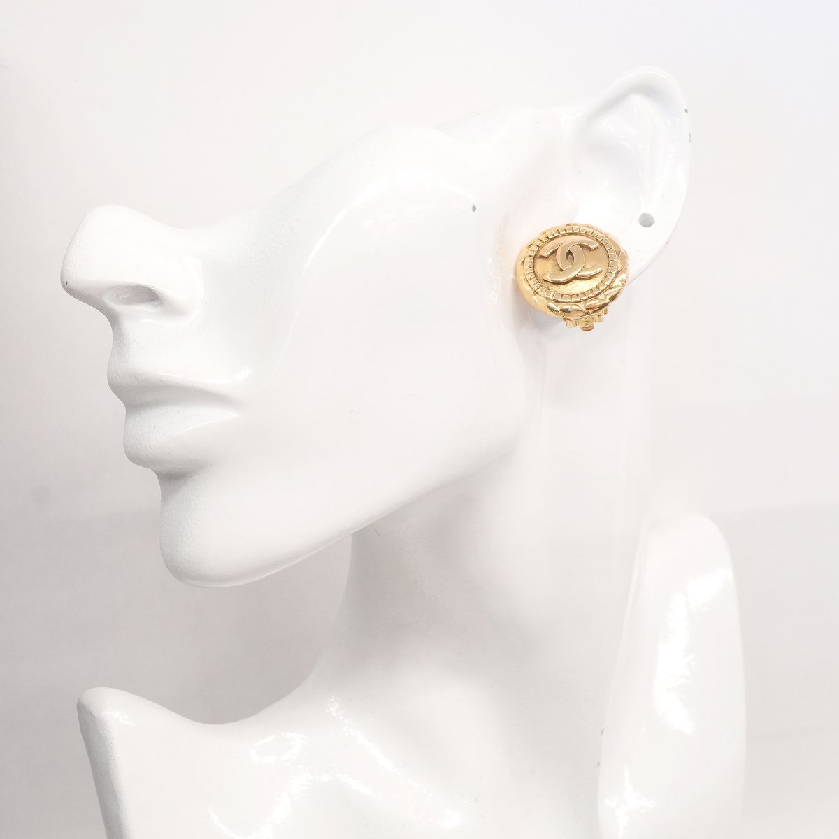 Chanel Earrings Vintage CC Logo Round Circle Gold Plated — view 5