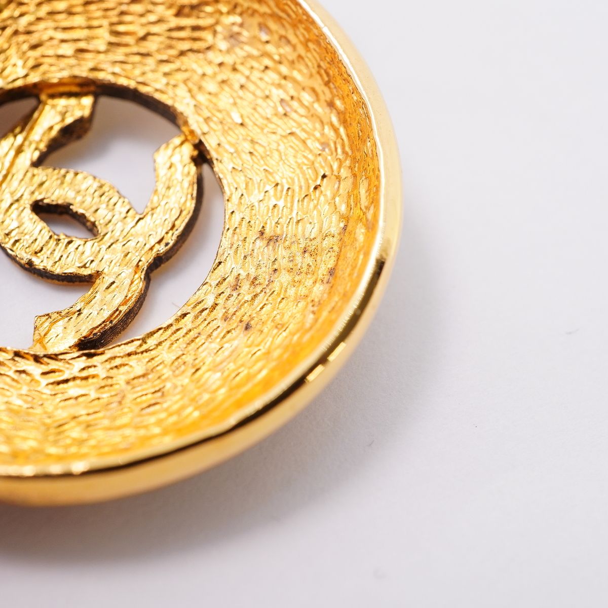 Chanel Bracelet Vintage CC Logo Round Circle Gold Plated — view 8