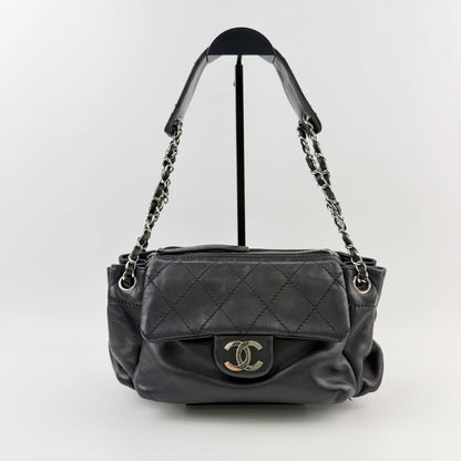 Chanel Quilted CC Logo Gathered Chain Shoulder Bag Leather Black Silver Seal — view 2