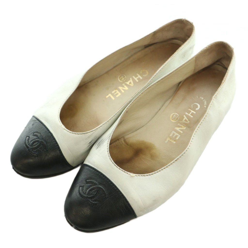 Chanel Pumps Round Toe Heels CC Logo Leather Bicolor White Black